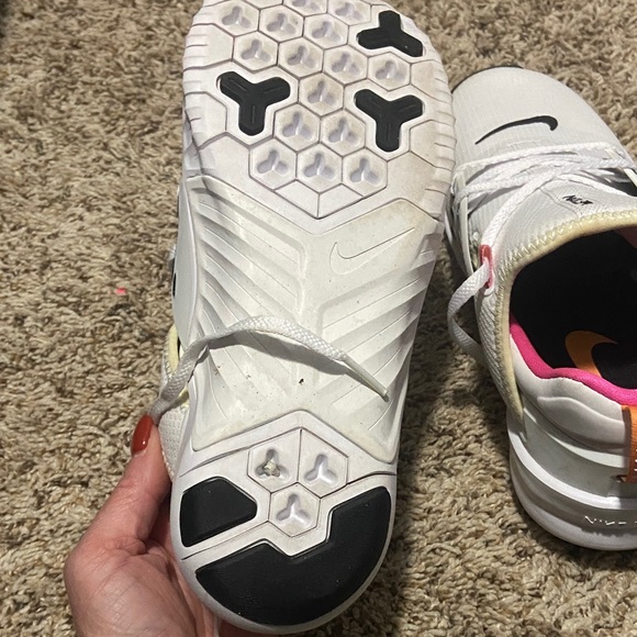 Women’s Nike Metcon 8 Training Shoes – Size [8] – White/Pink Accent - Picture 3 of 5